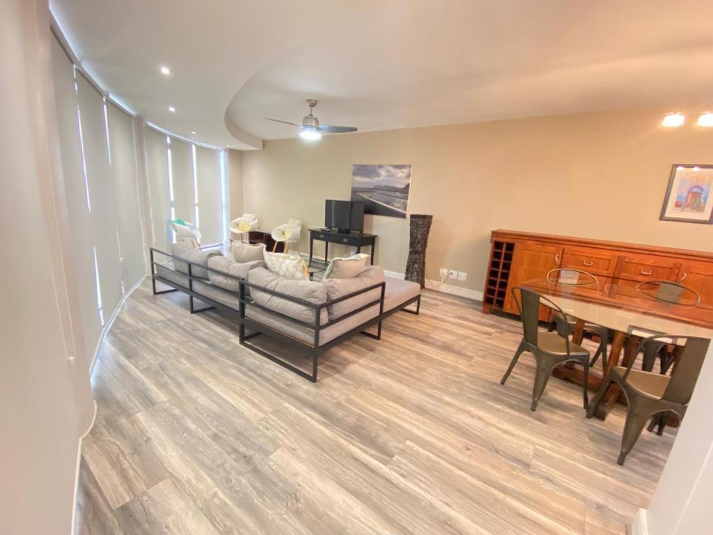 Loddey'S Self Catering Apartments - By Beach Collection Strand Esterno foto