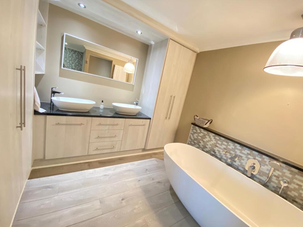 Loddey'S Self Catering Apartments - By Beach Collection Strand Esterno foto