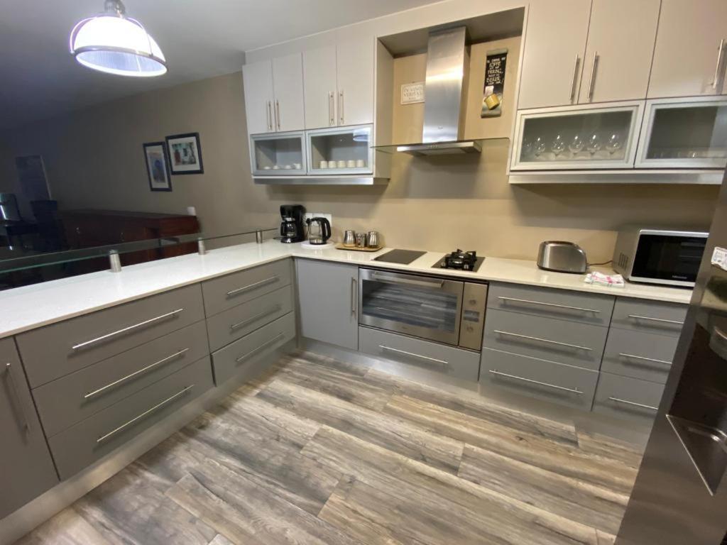 Loddey'S Self Catering Apartments - By Beach Collection Strand Esterno foto