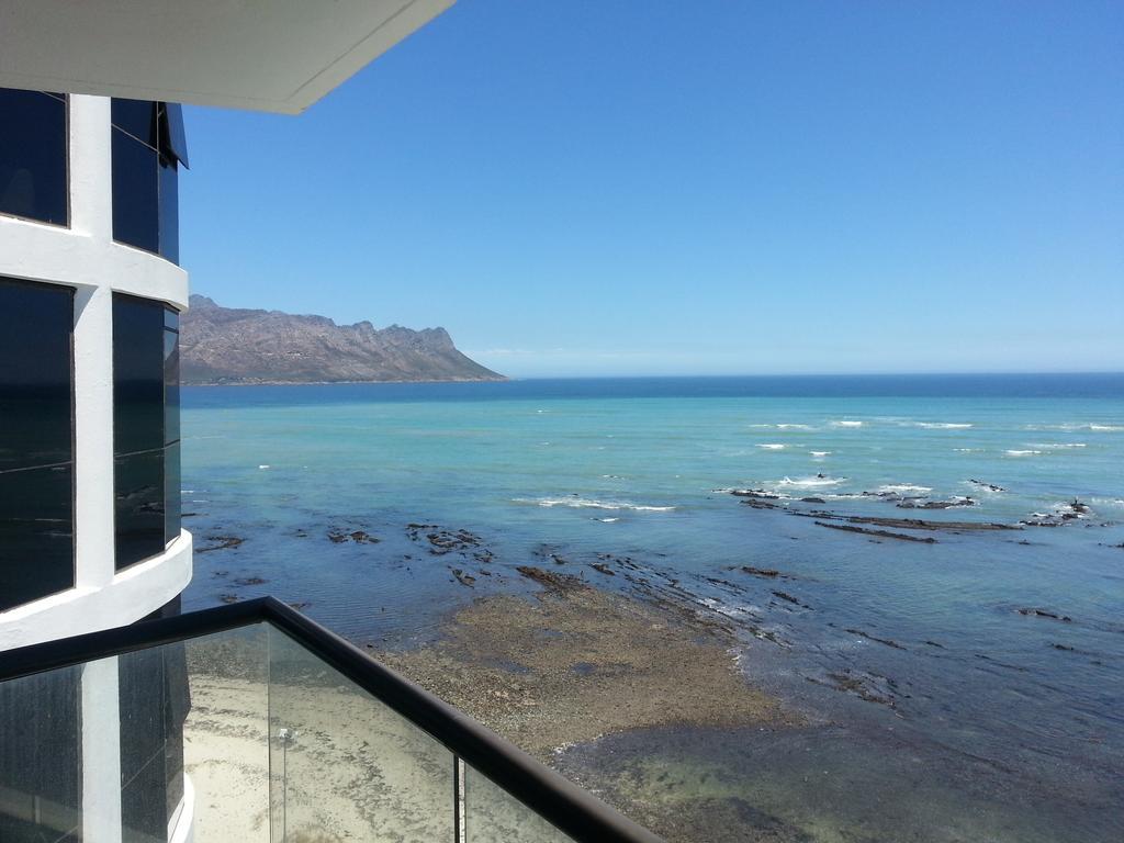 Loddey'S Self Catering Apartments - By Beach Collection Strand Camera foto